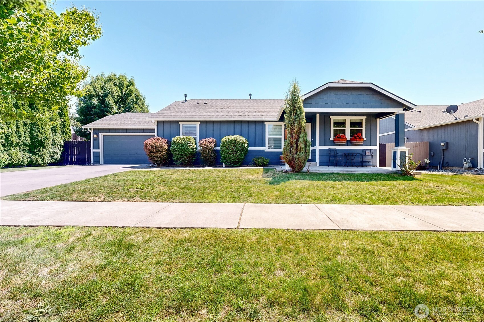 965 Hedine Road Property Photo 1