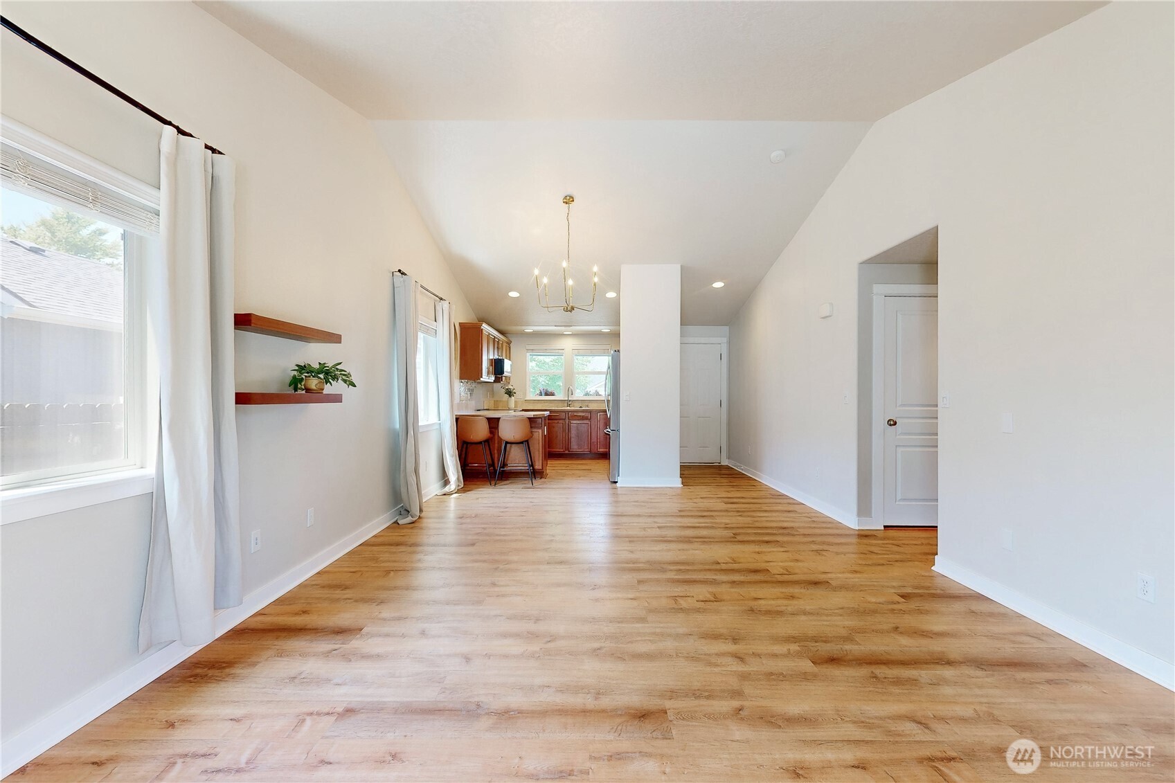 965 Hedine Road Property Photo 6