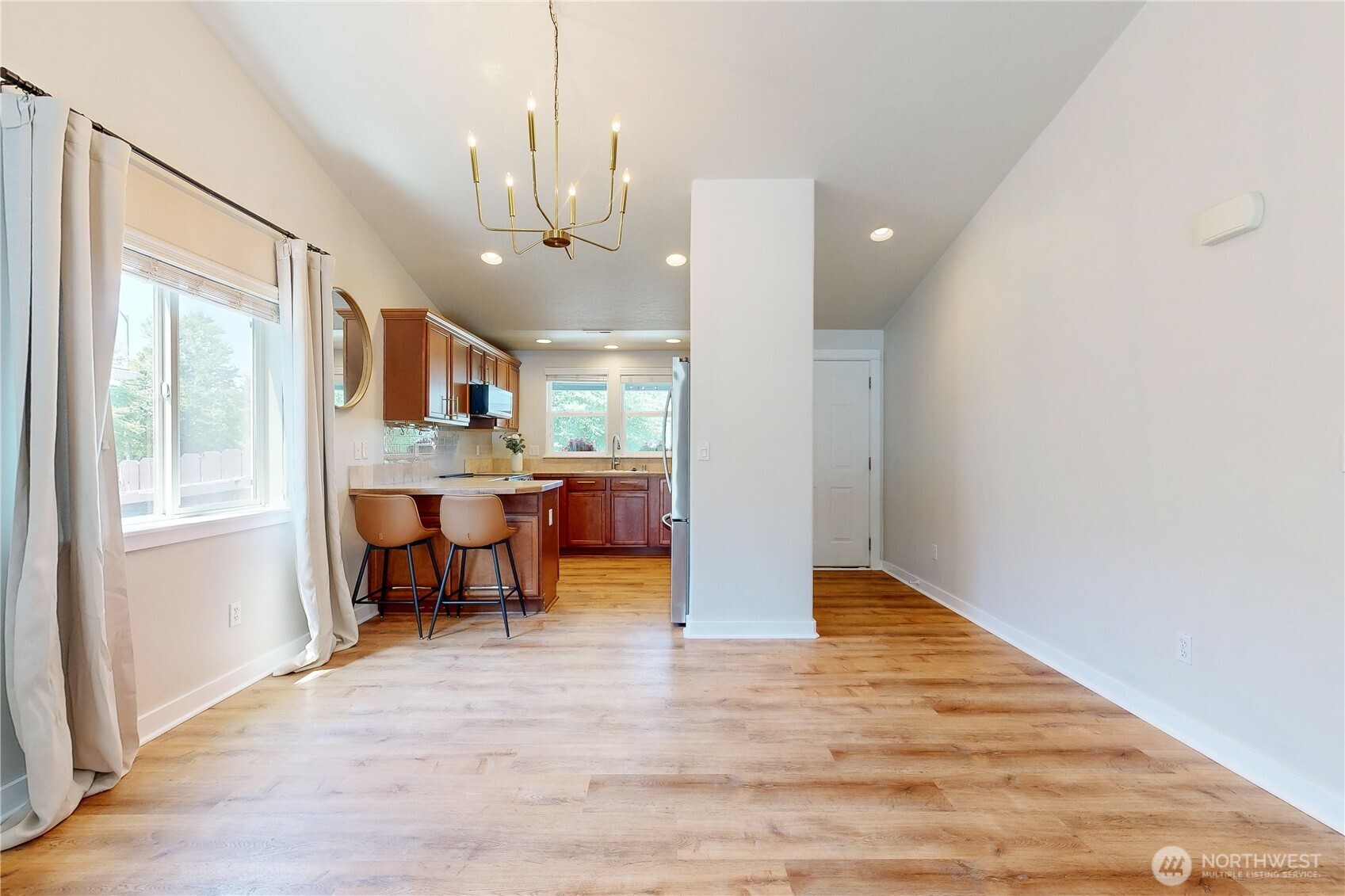 965 Hedine Road Property Photo 7