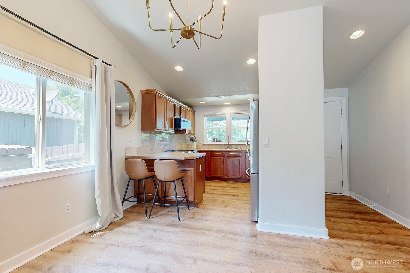965 Hedine Road Property Photo 8