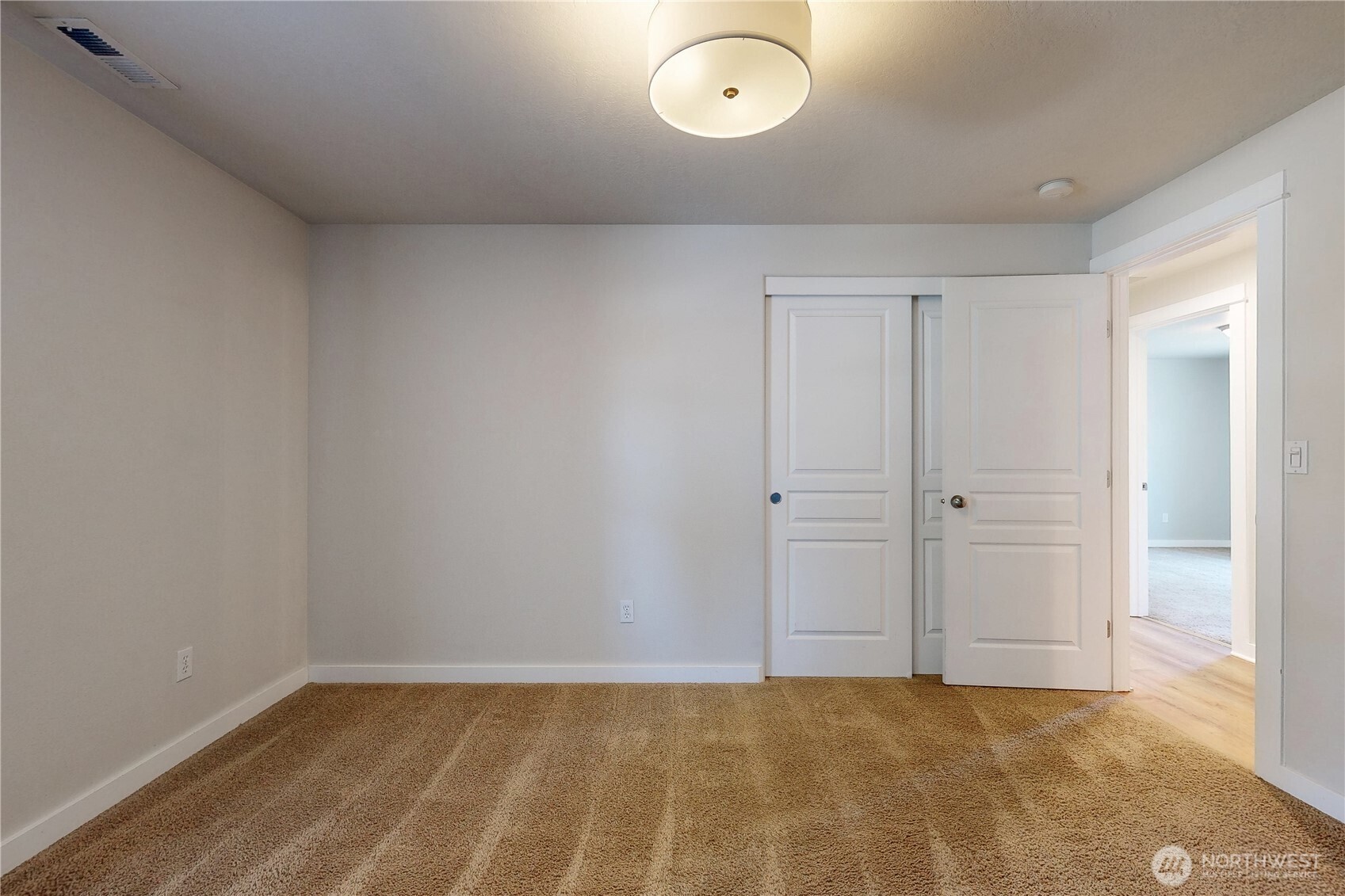 965 Hedine Road Property Photo 15