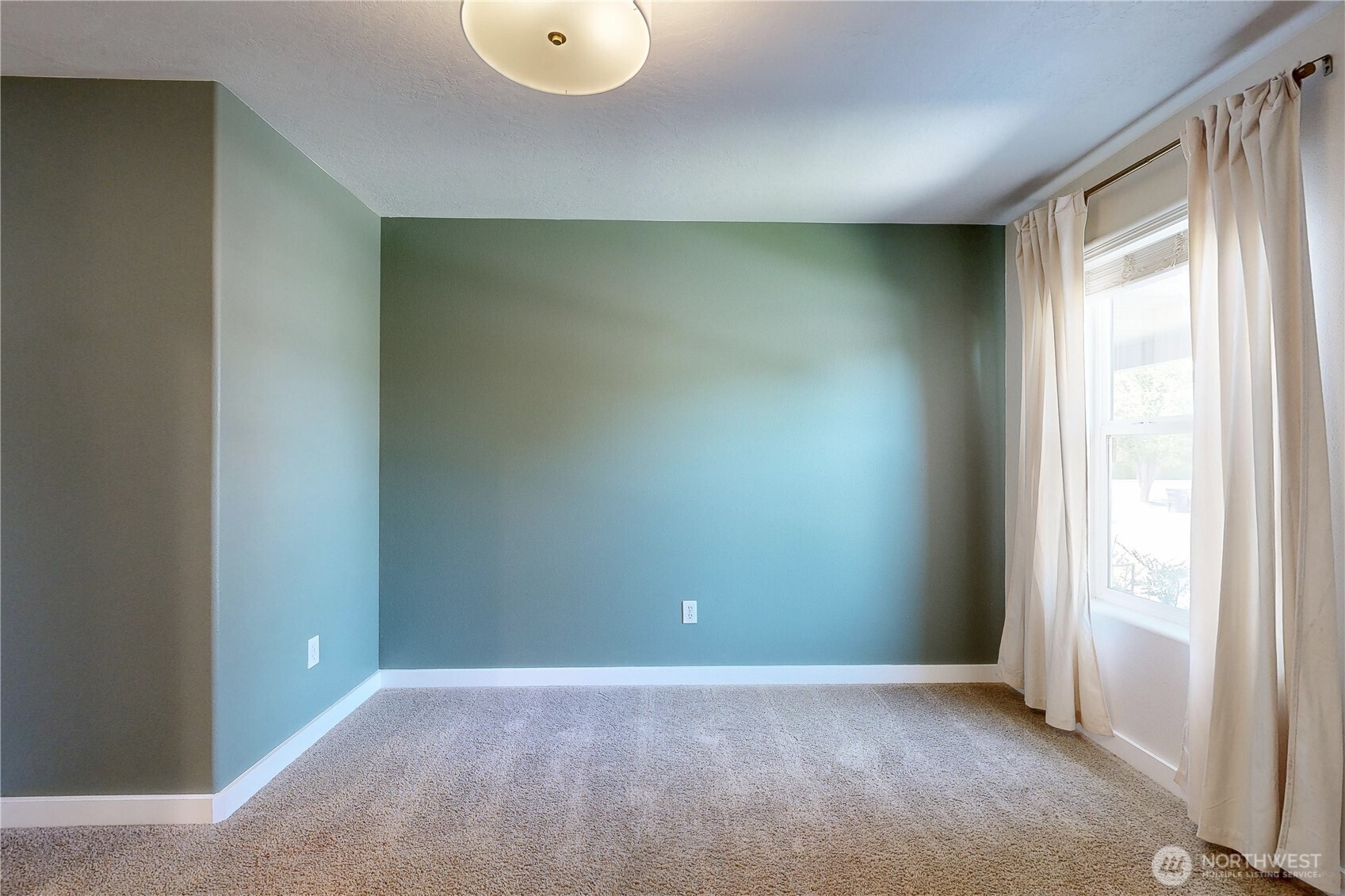 965 Hedine Road Property Photo 16