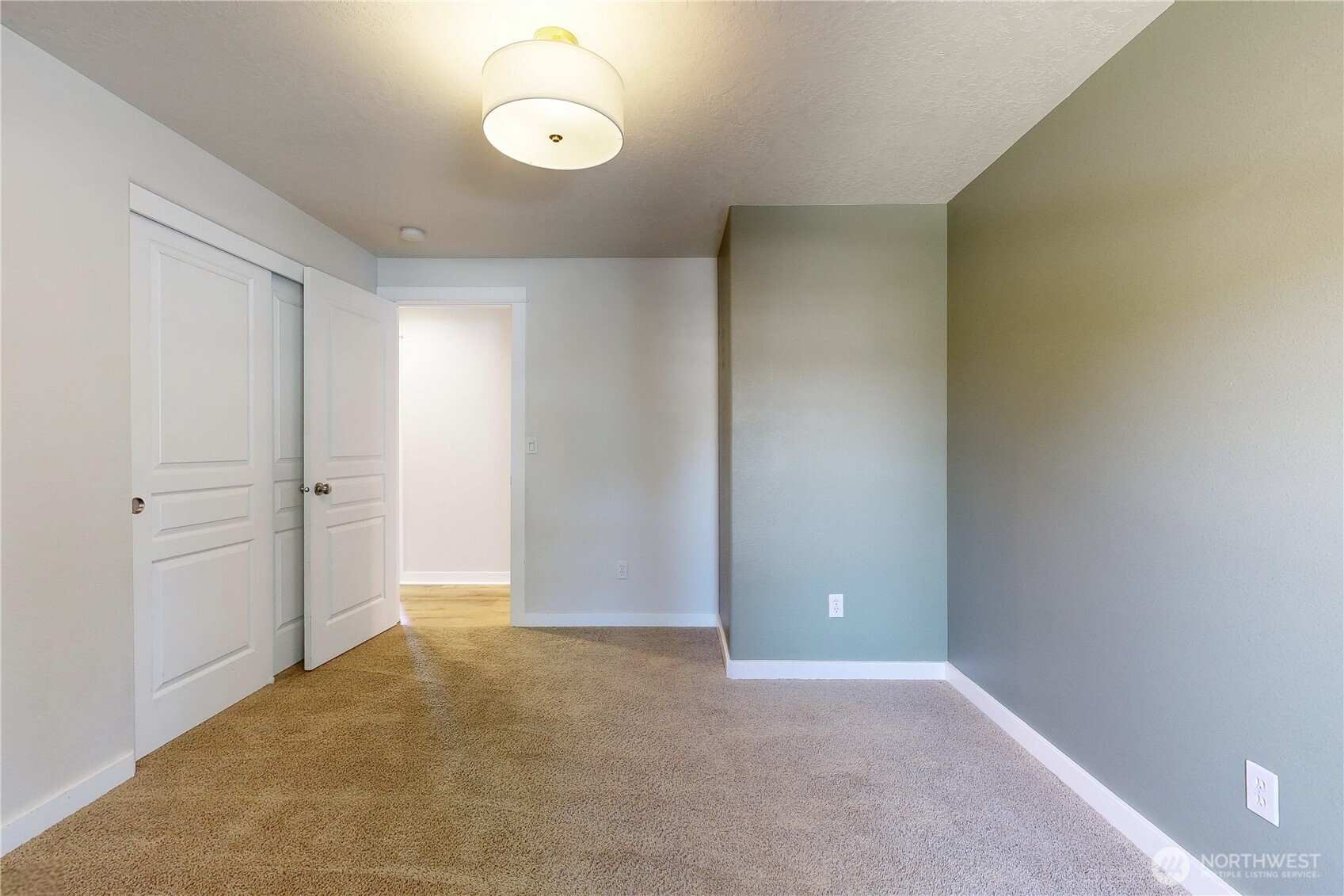 965 Hedine Road Property Photo 17