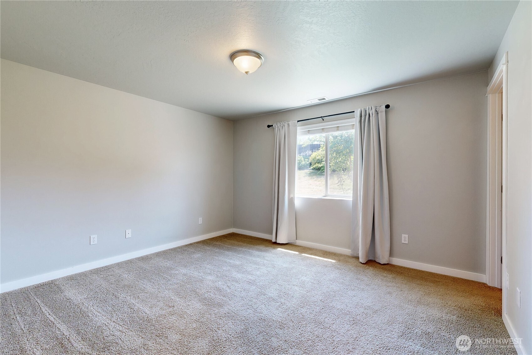 965 Hedine Road Property Photo 18