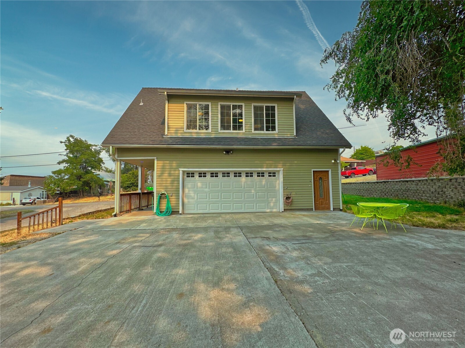 400 Partello Park Property Photo 2