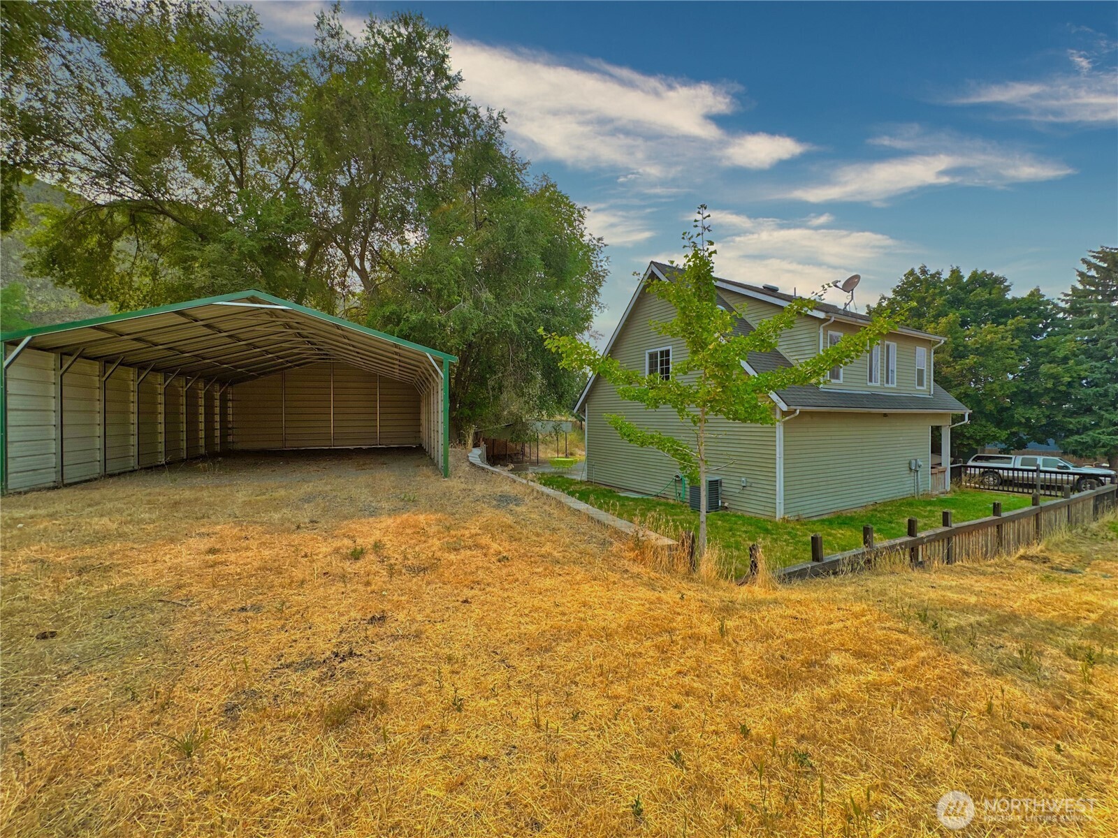 400 Partello Park Property Photo 3