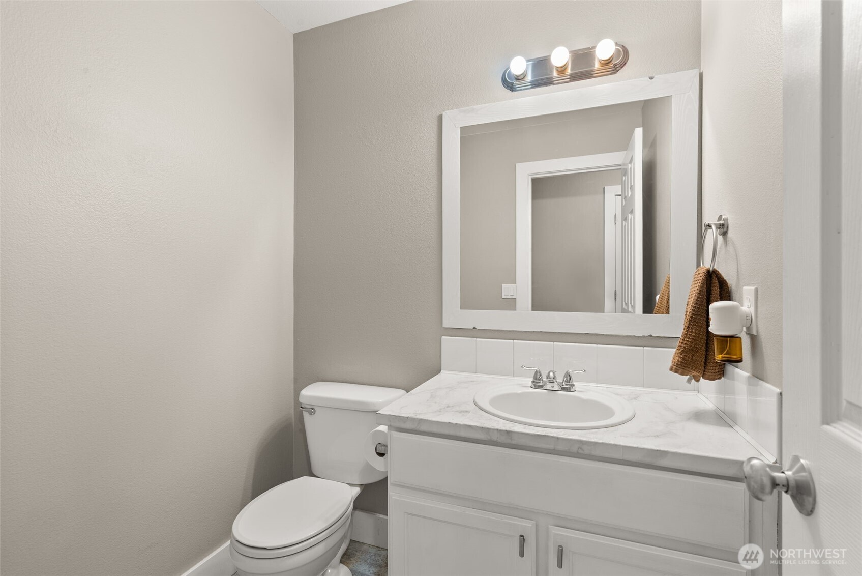 9156 Canal Road Property Photo 17