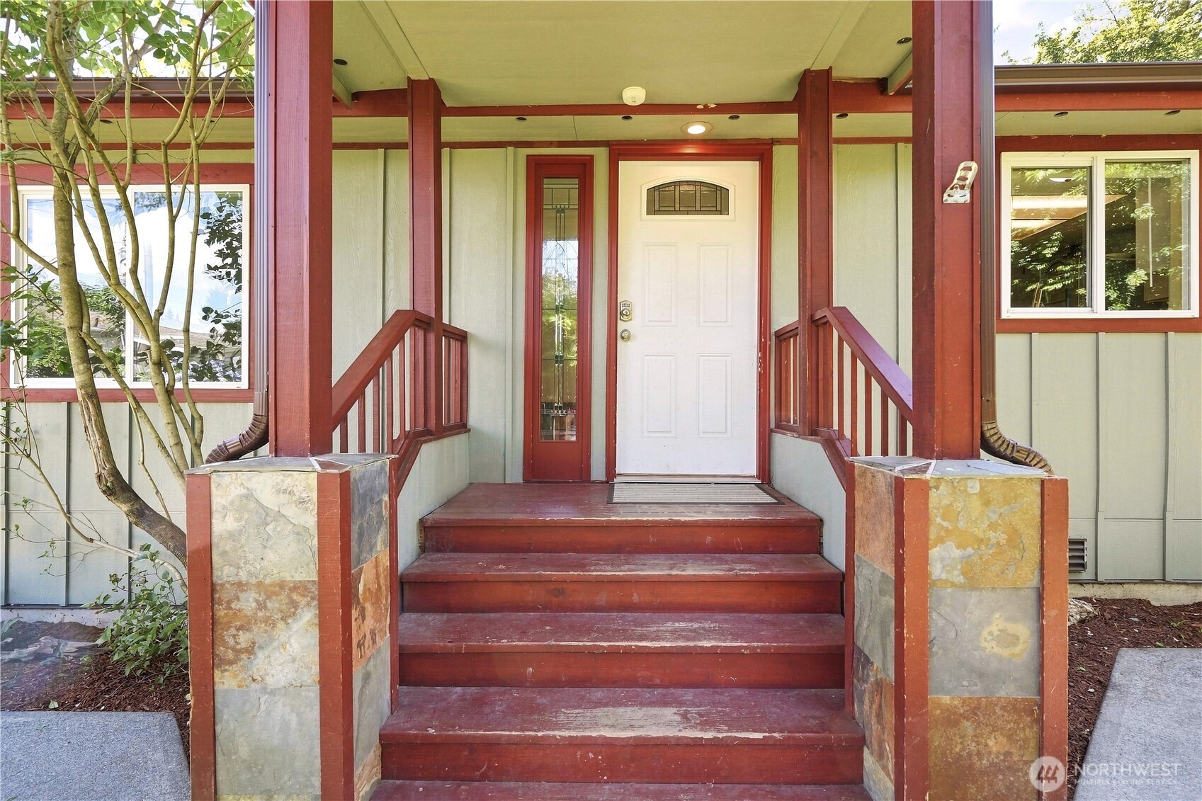 516 Beach Drive Property Photo 2