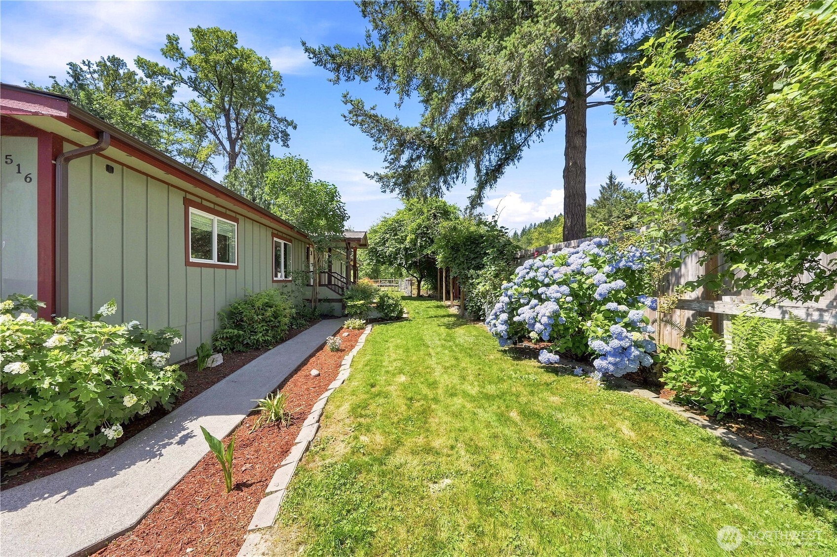 516 Beach Drive Property Photo 3
