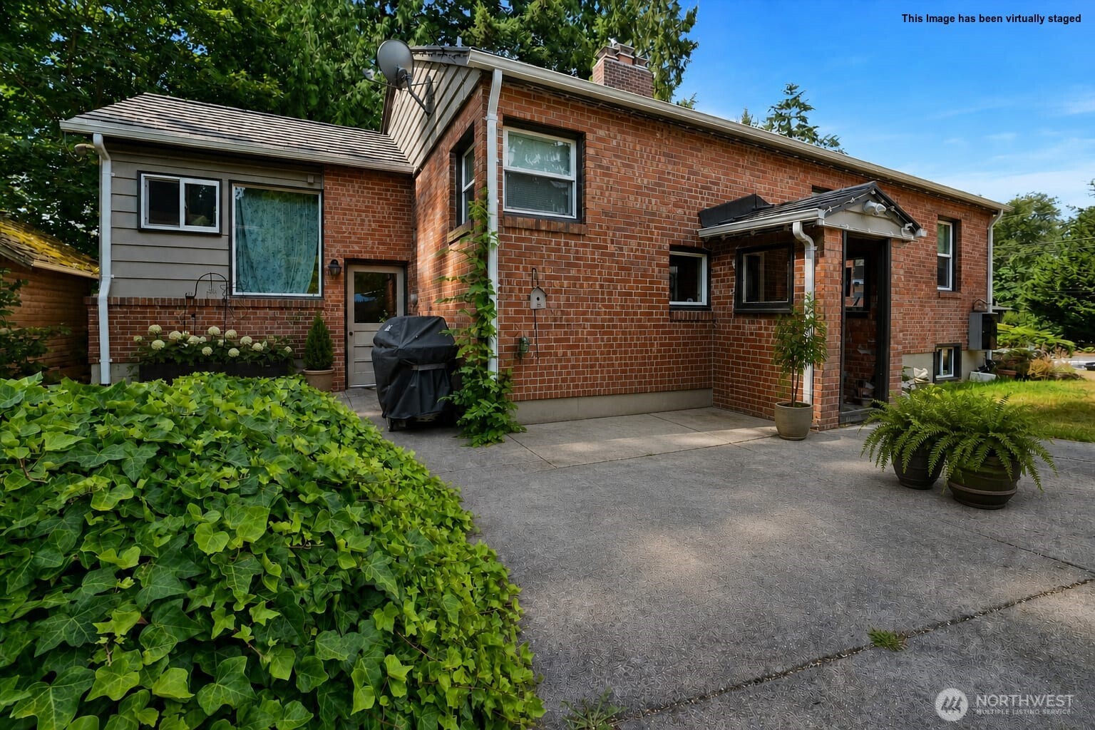 2407 Larch Way Property Photo 1