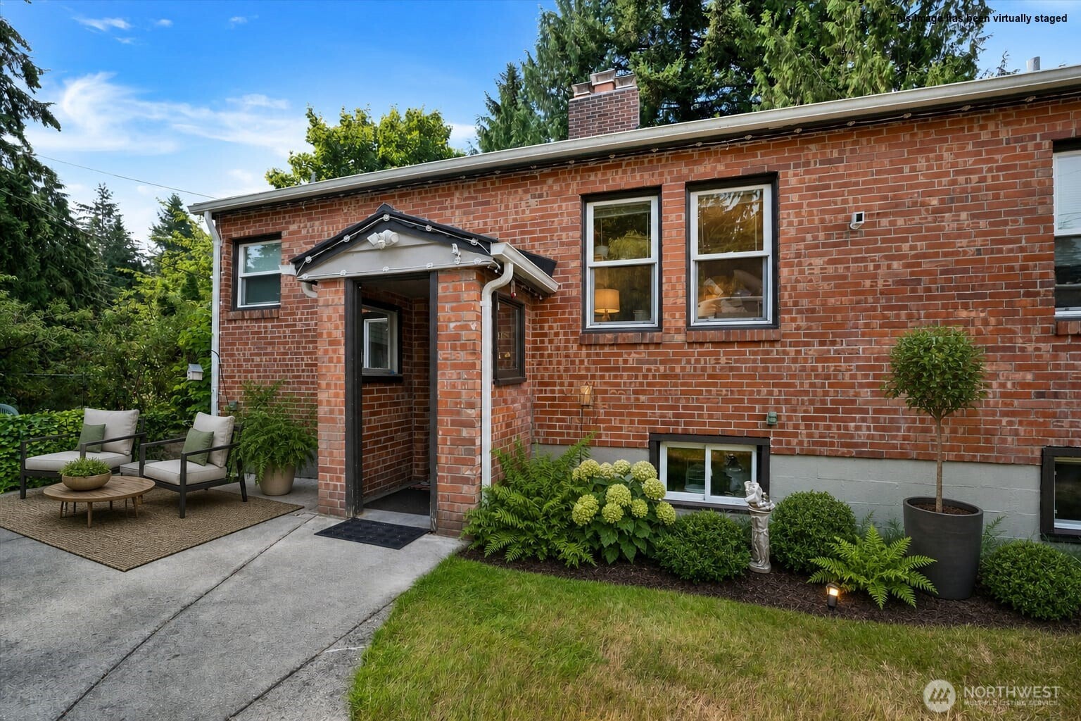2407 Larch Way Property Photo 2