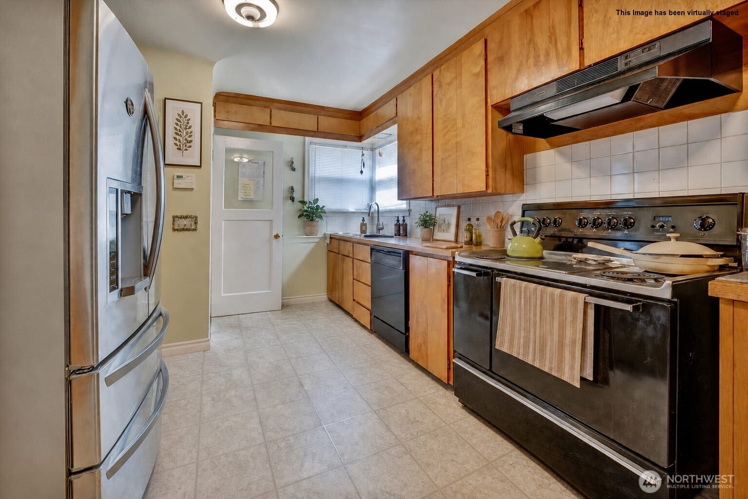 2407 Larch Way Property Photo 4