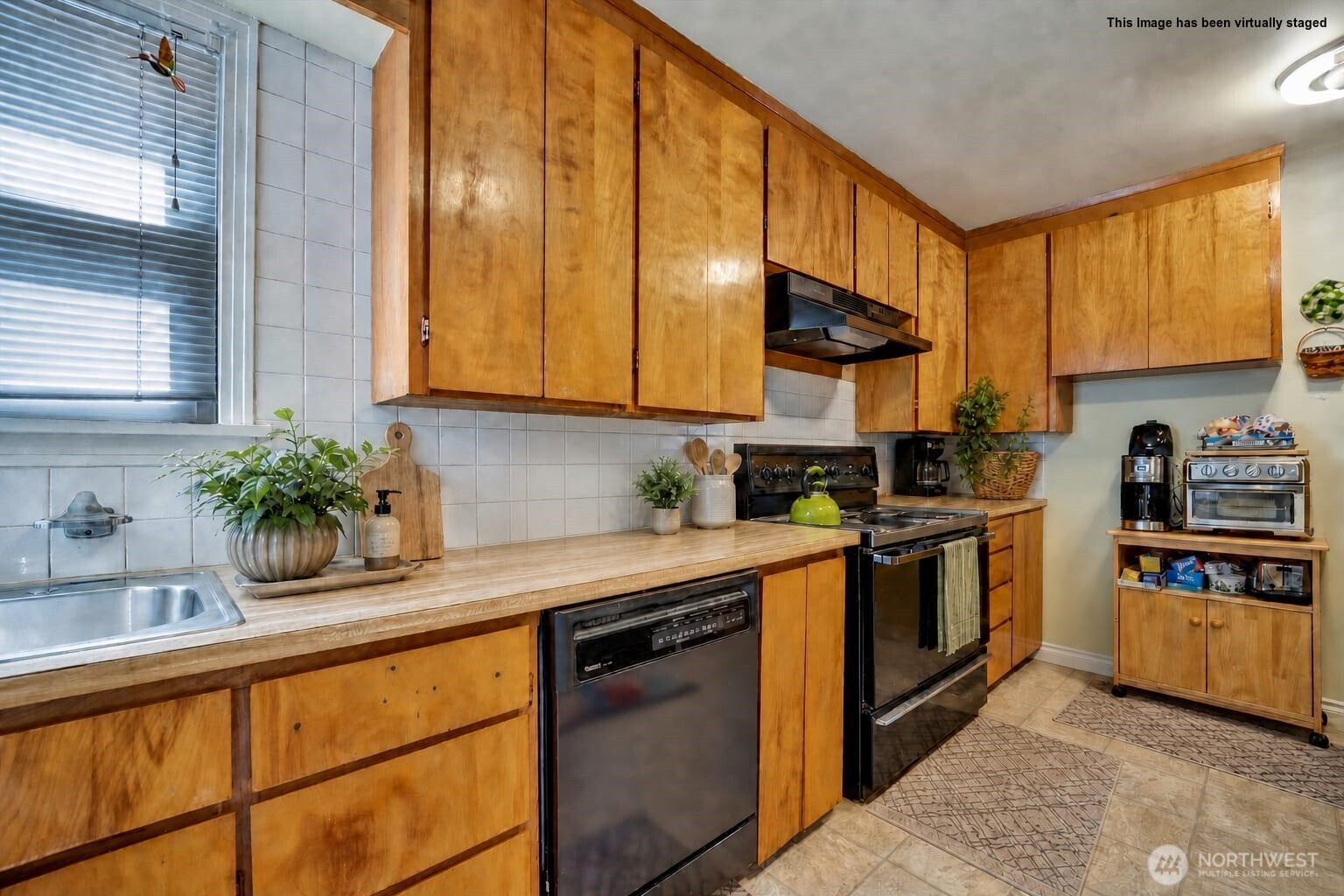 2407 Larch Way Property Photo 5