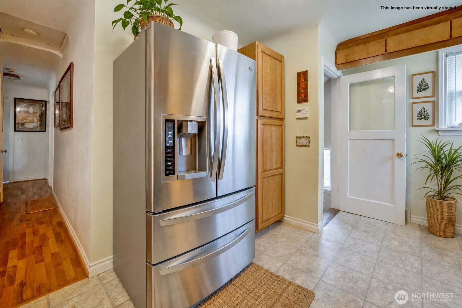 2407 Larch Way Property Photo 6