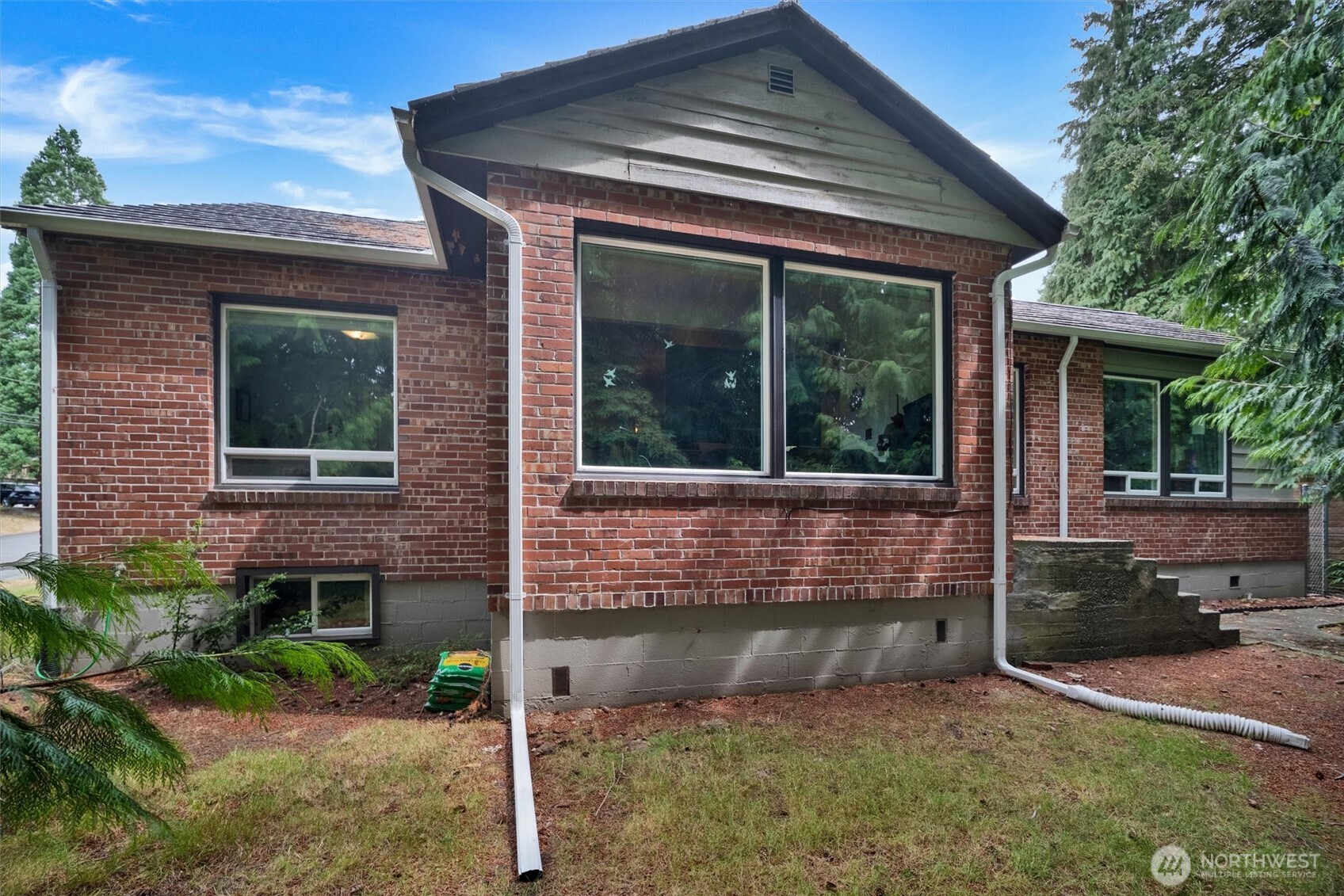2407 Larch Way Property Photo 23