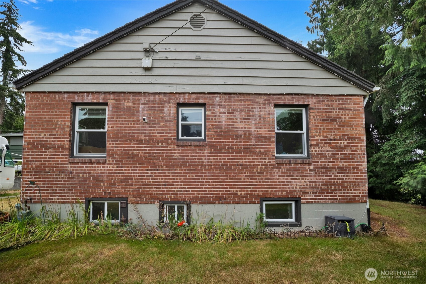 2407 Larch Way Property Photo 25