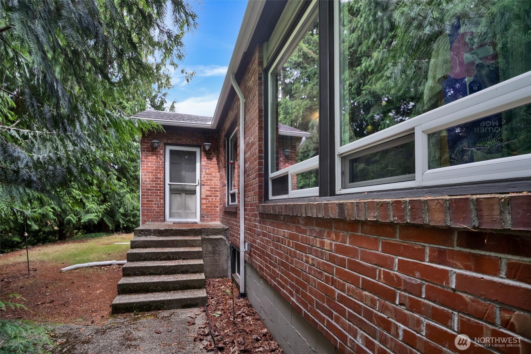 2407 Larch Way Property Photo 26