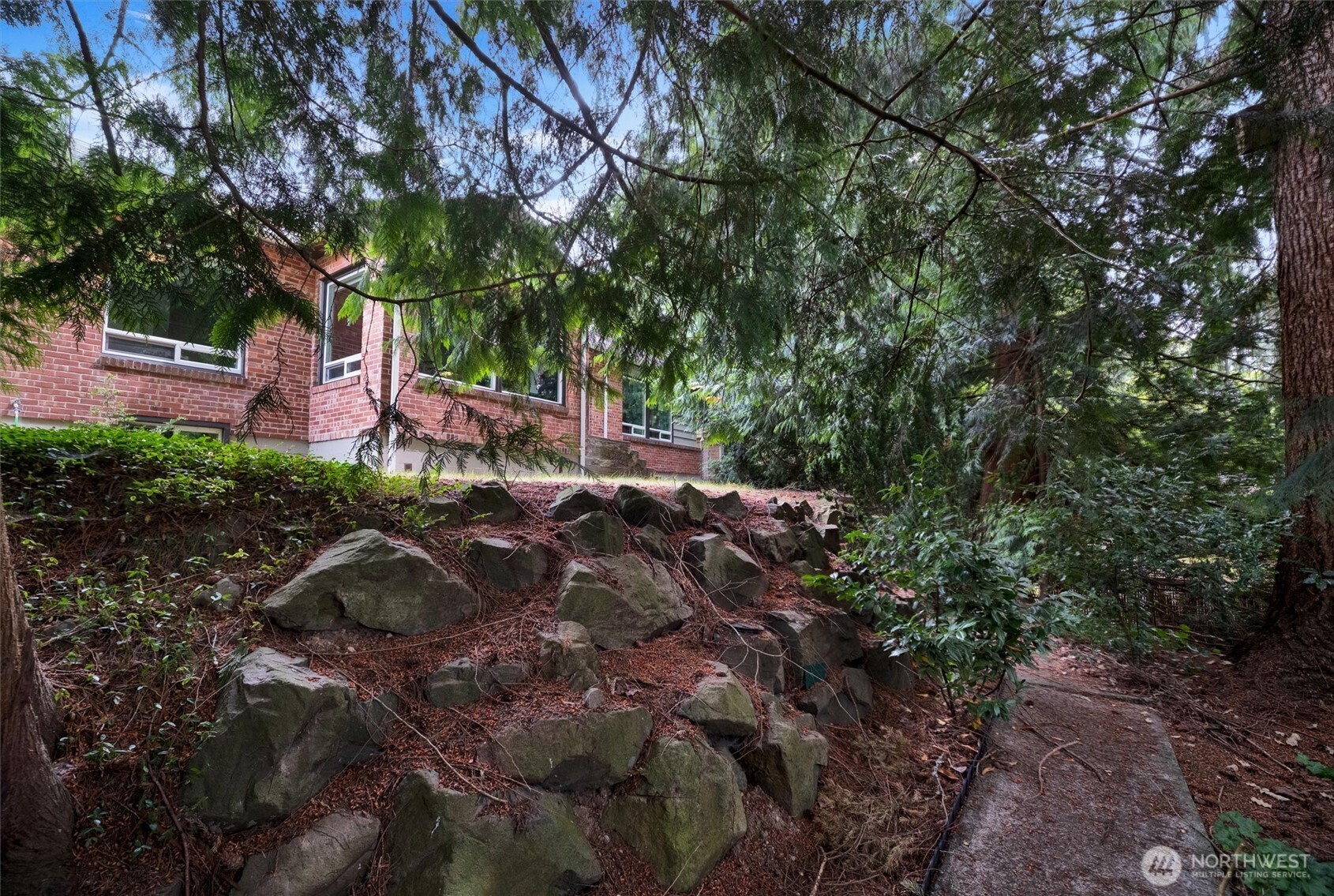 2407 Larch Way Property Photo 27