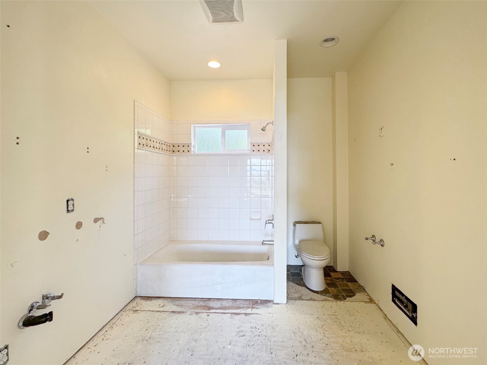 888 Farrington Road Property Photo 37