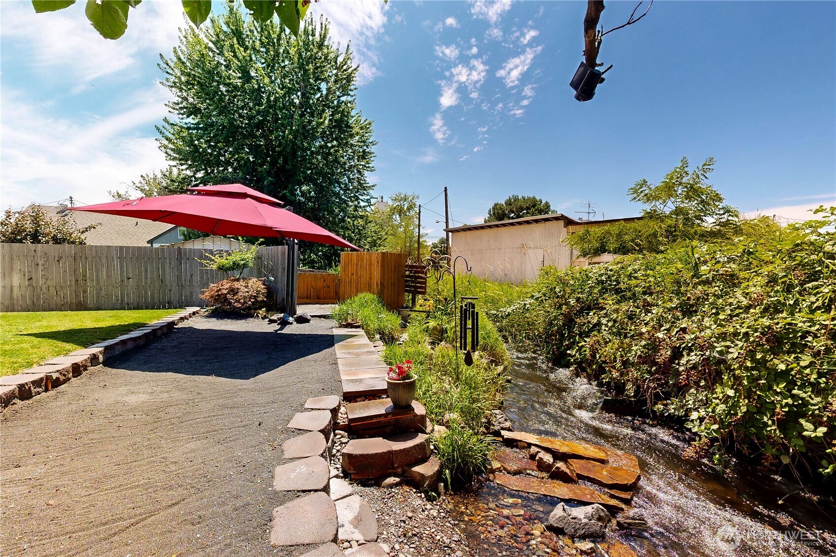 905 Cowl Street Property Photo 2