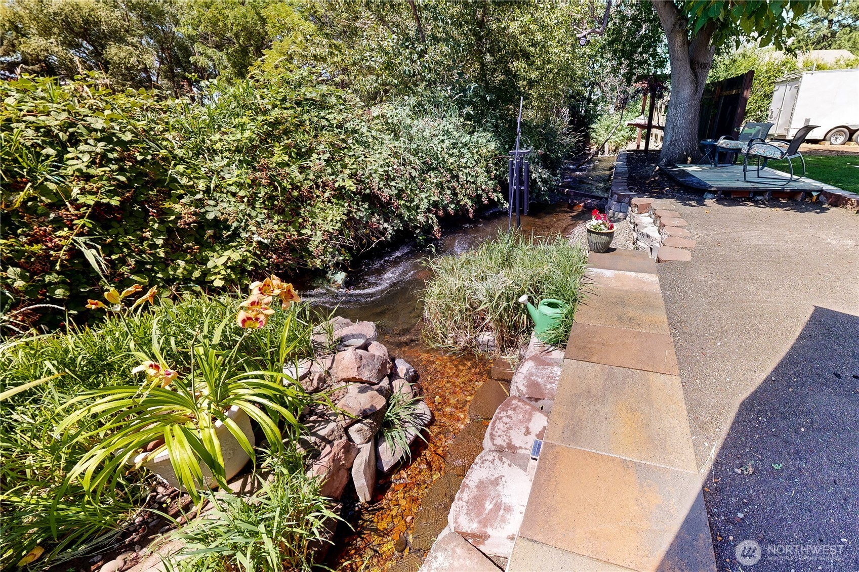 905 Cowl Street Property Photo 6