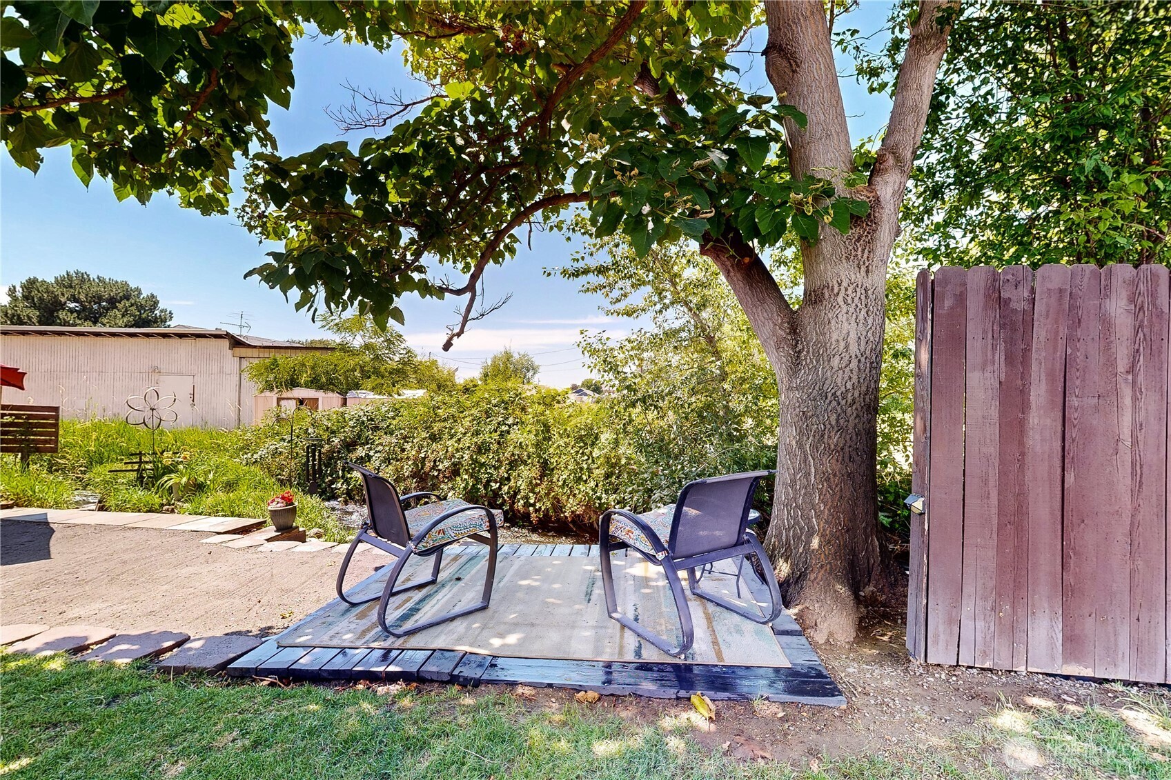 905 Cowl Street Property Photo 10