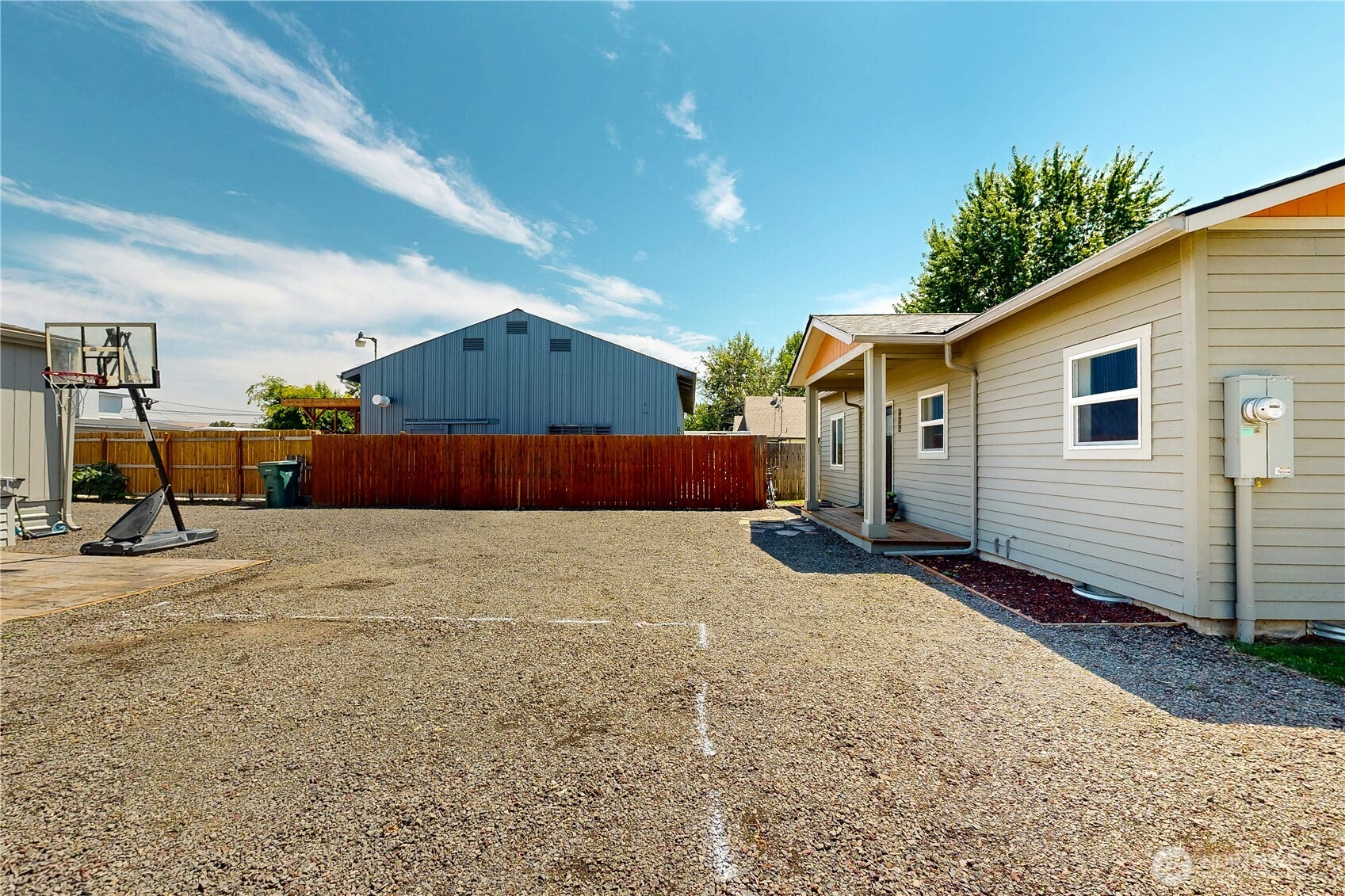 905 Cowl Street Property Photo 15