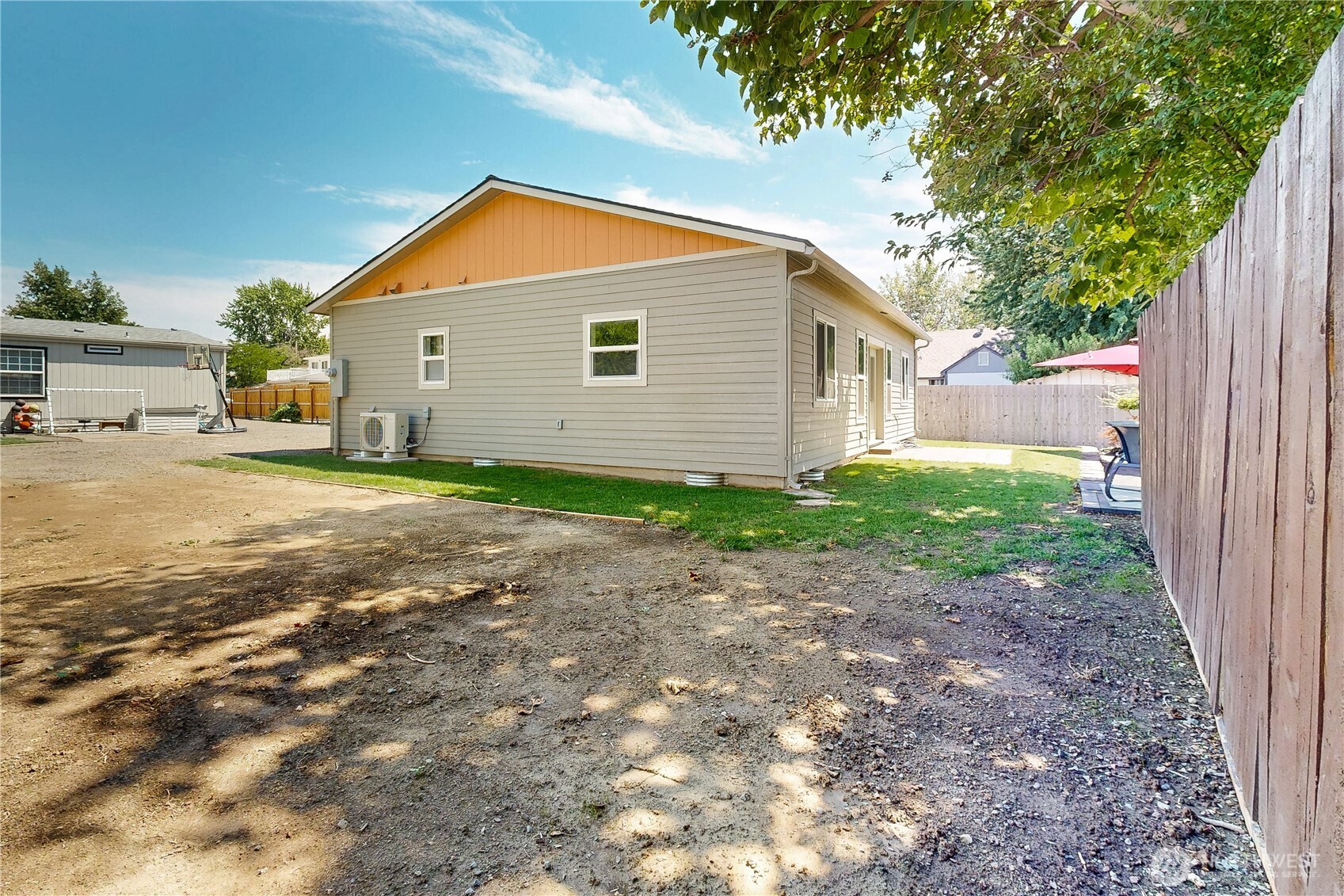 905 Cowl Street Property Photo 17