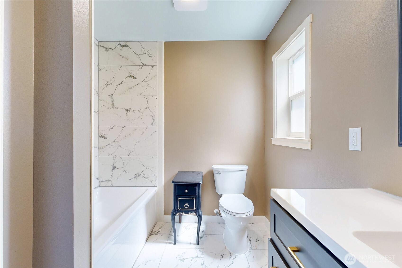 905 Cowl Street Property Photo 31