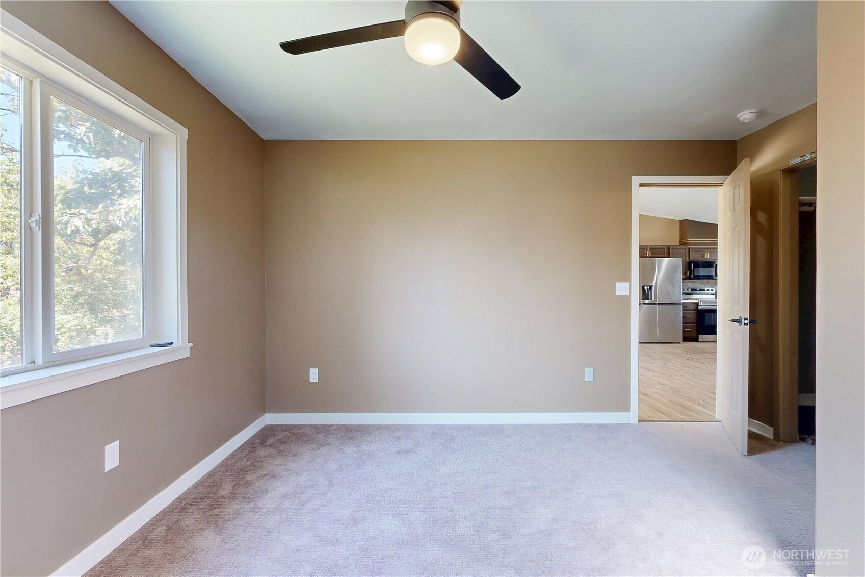 905 Cowl Street Property Photo 33