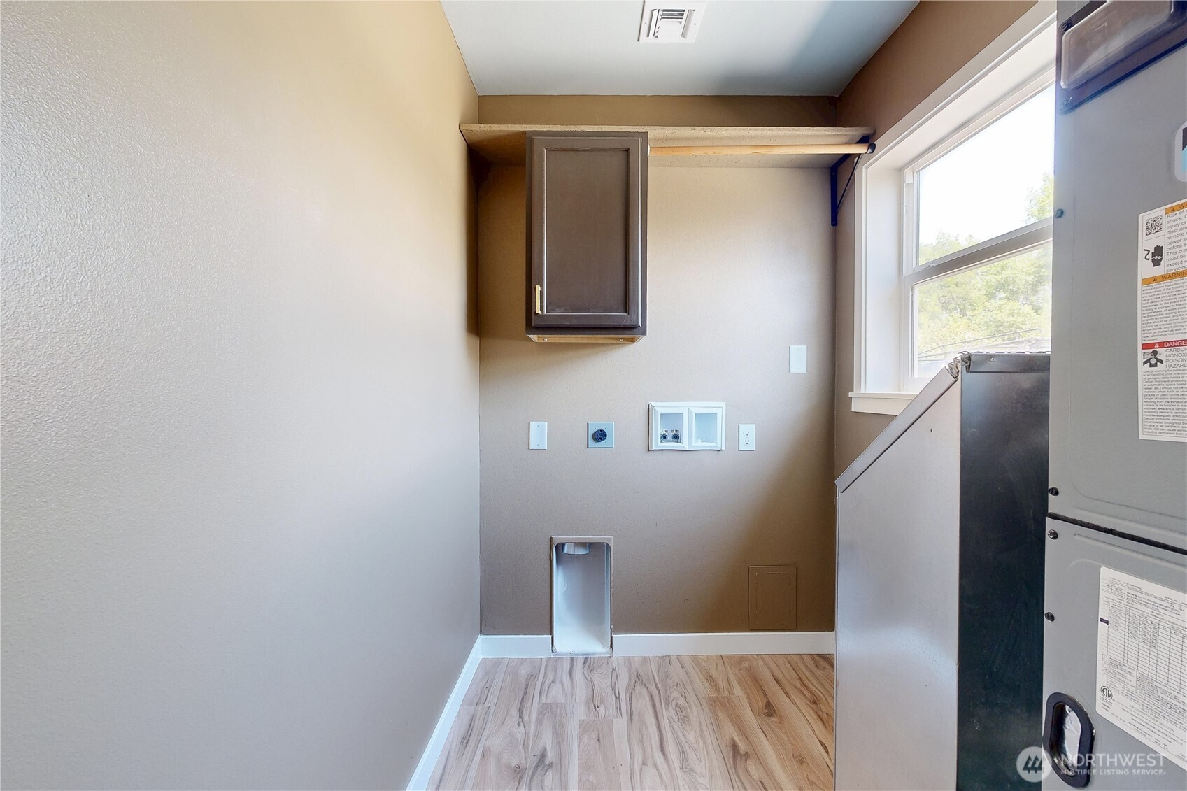 905 Cowl Street Property Photo 37