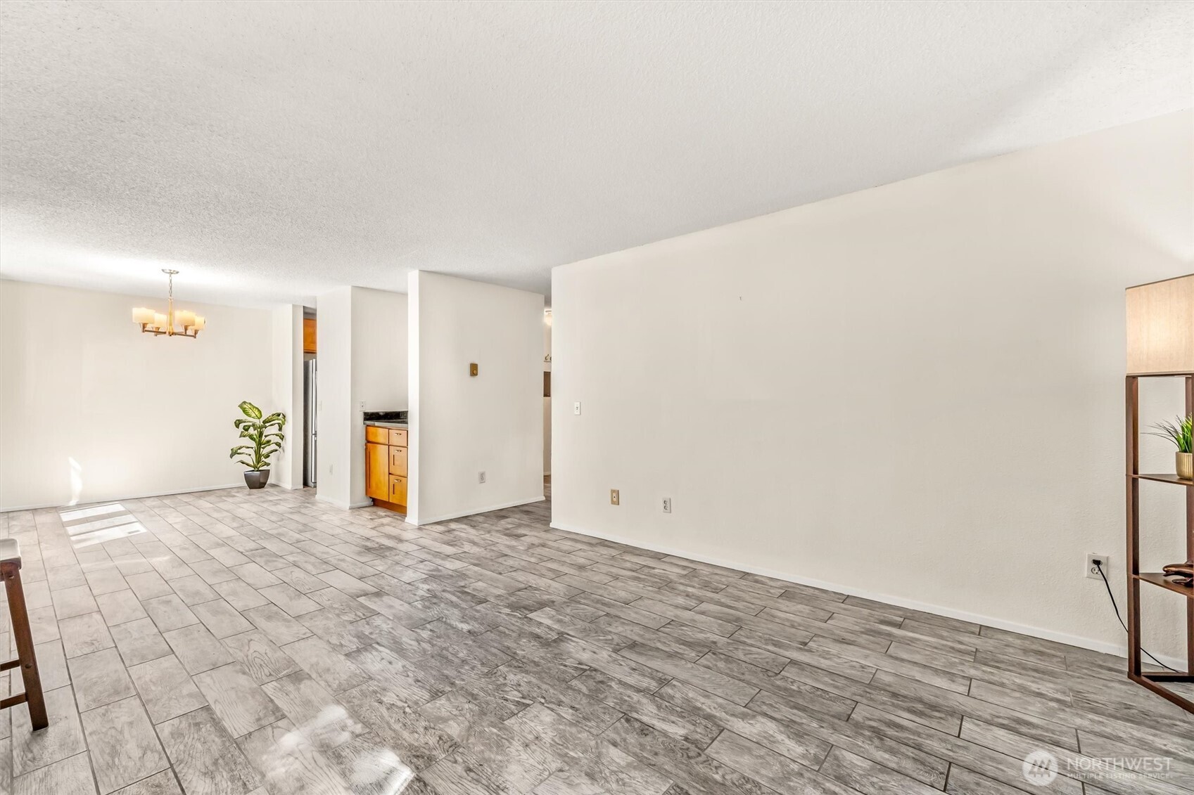 5912 California Avenue 102 Property Photo 4