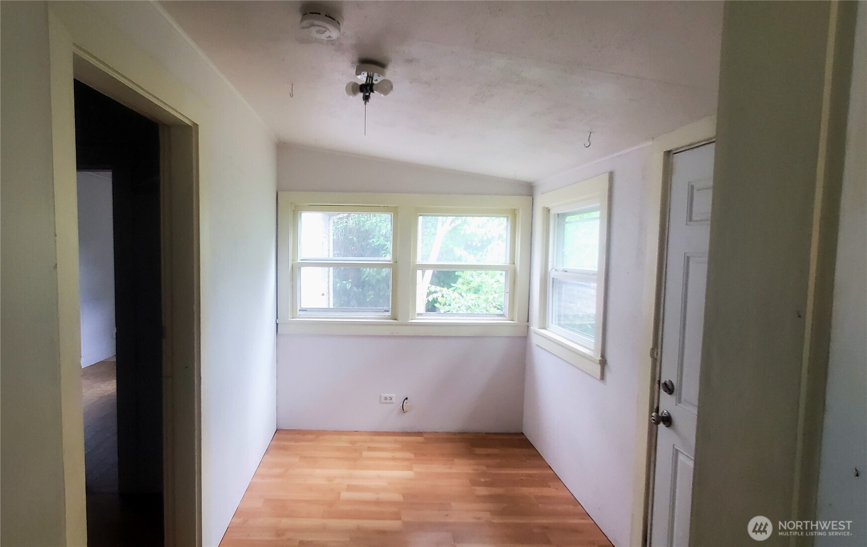 1912 Boundary Street Property Photo 8