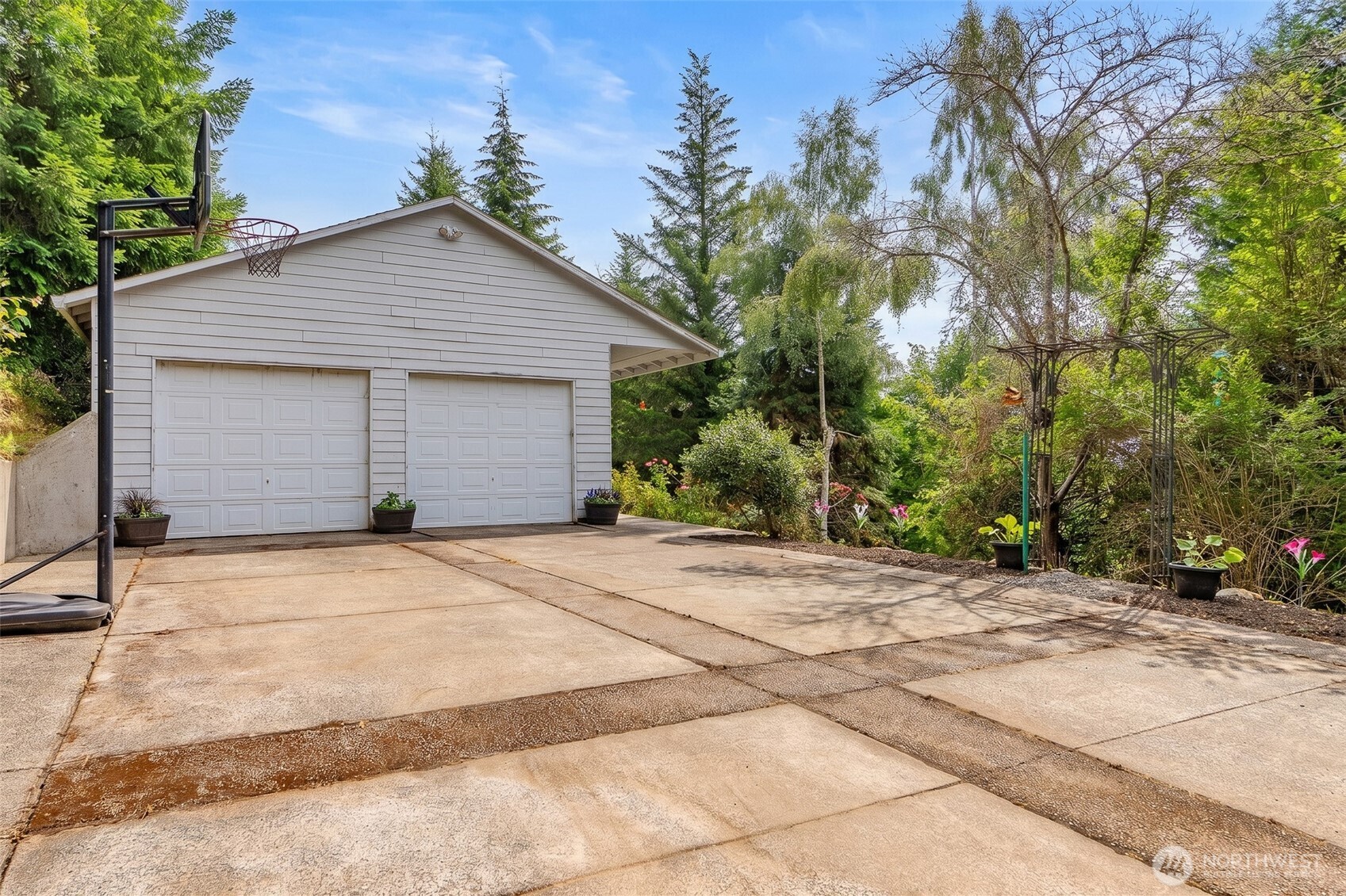 16110 Dodge Lane Property Photo 23