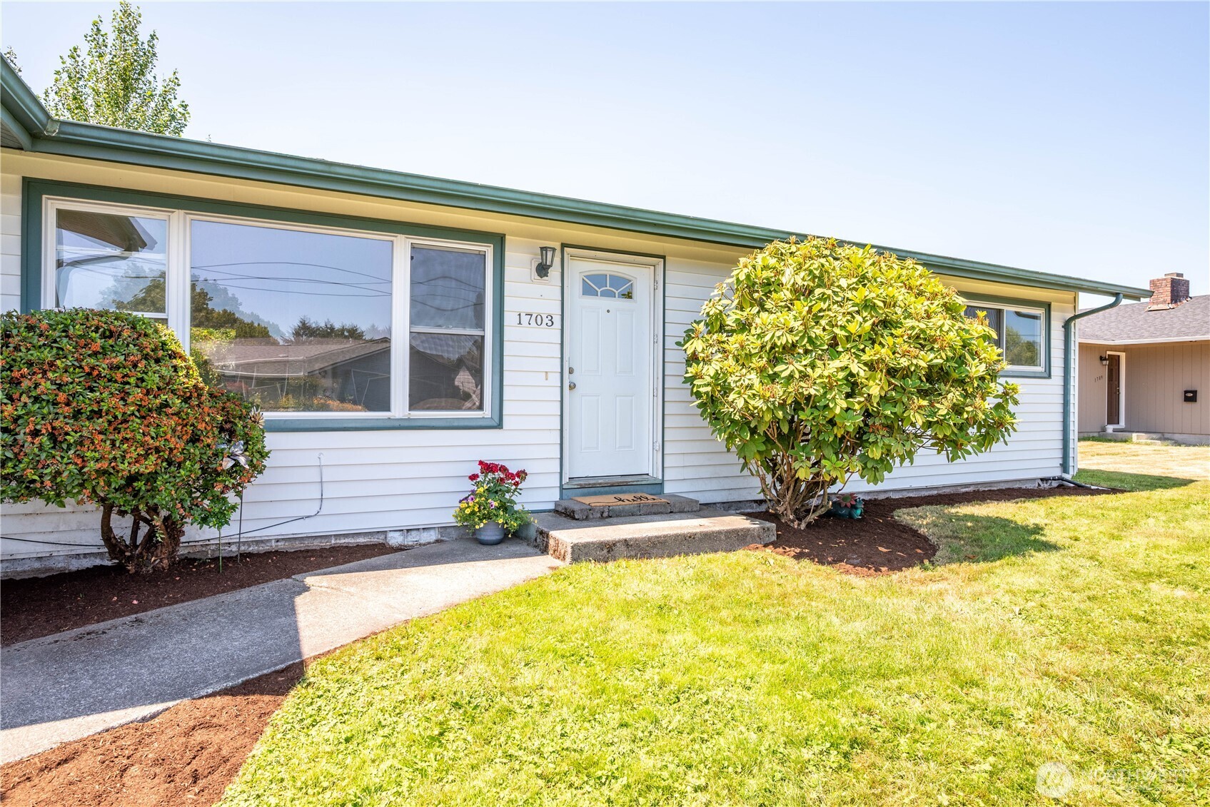 1703 33rd Avenue Property Photo 2
