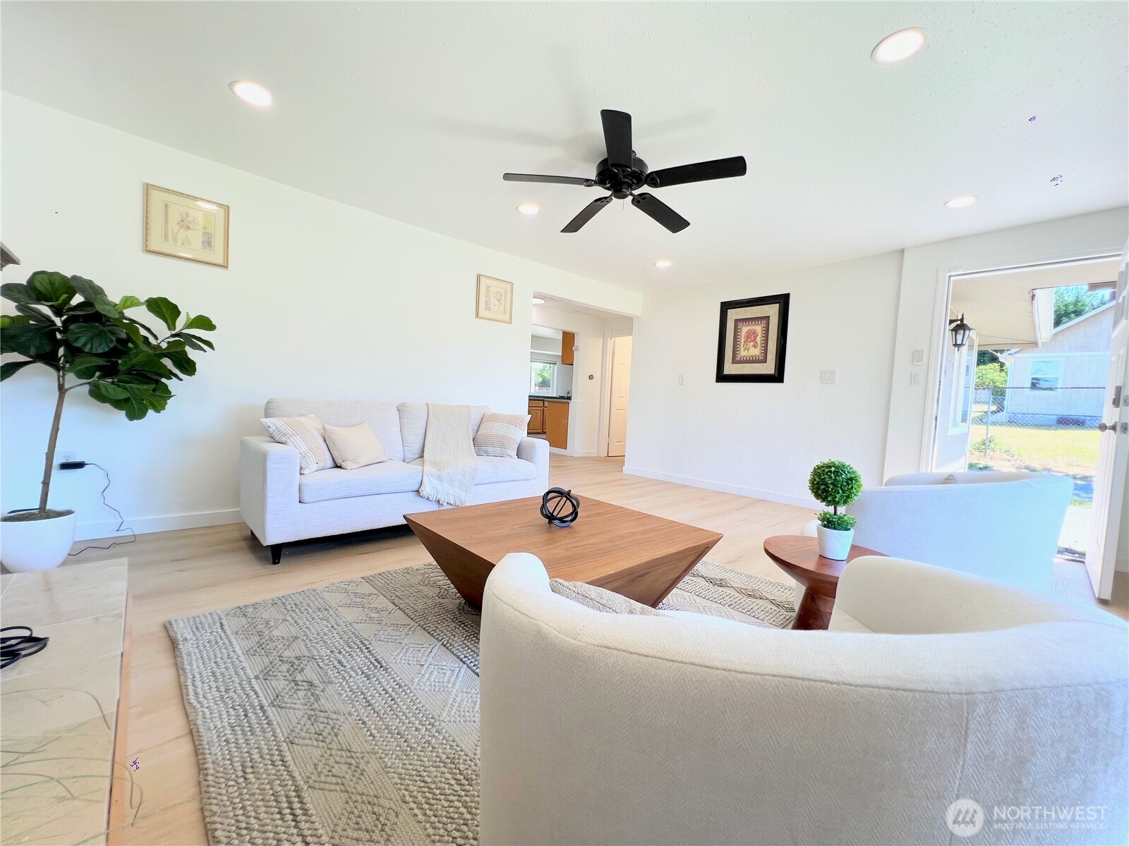 251 E 72nd Street Property Photo 6