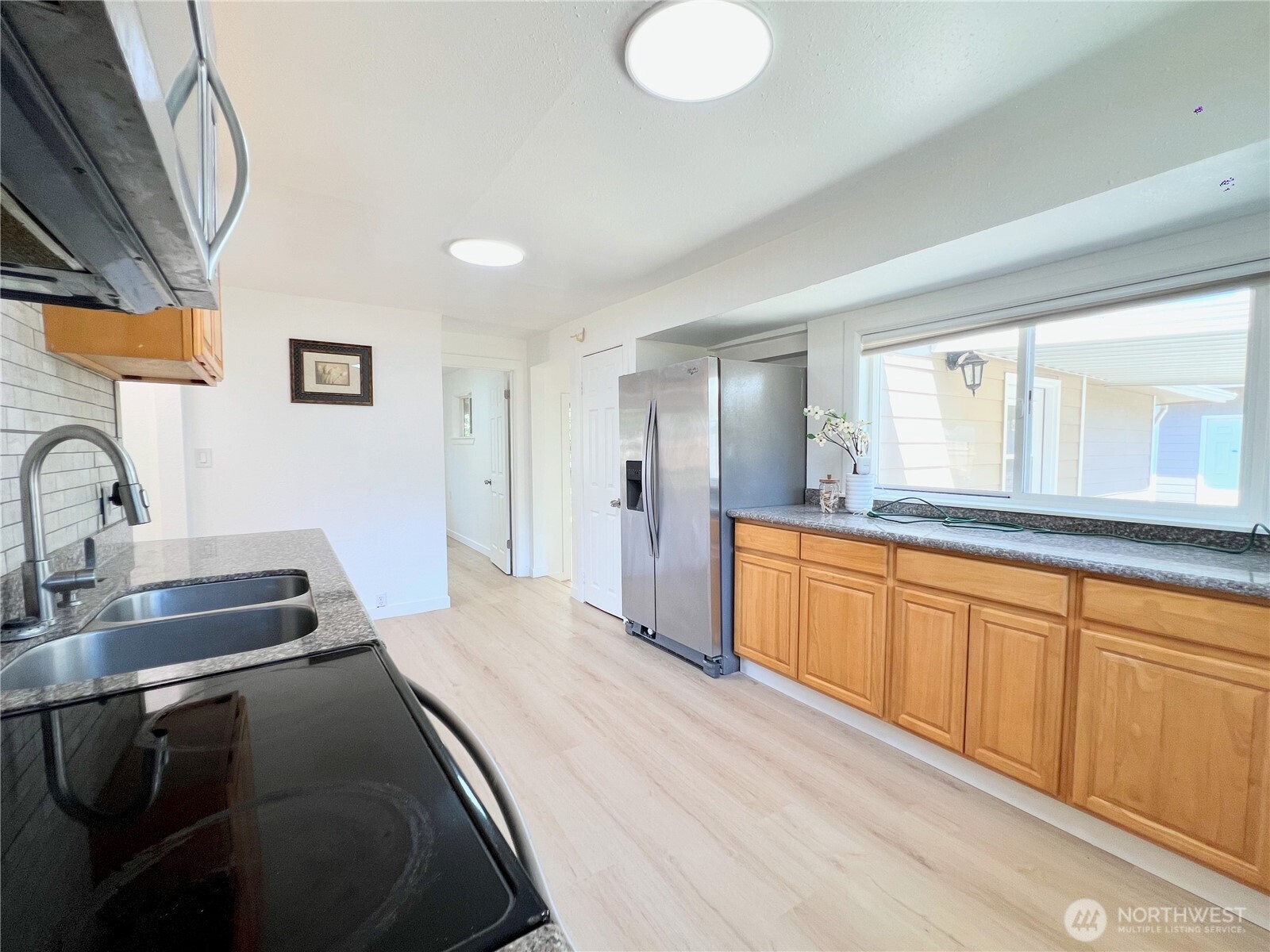 251 E 72nd Street Property Photo 12