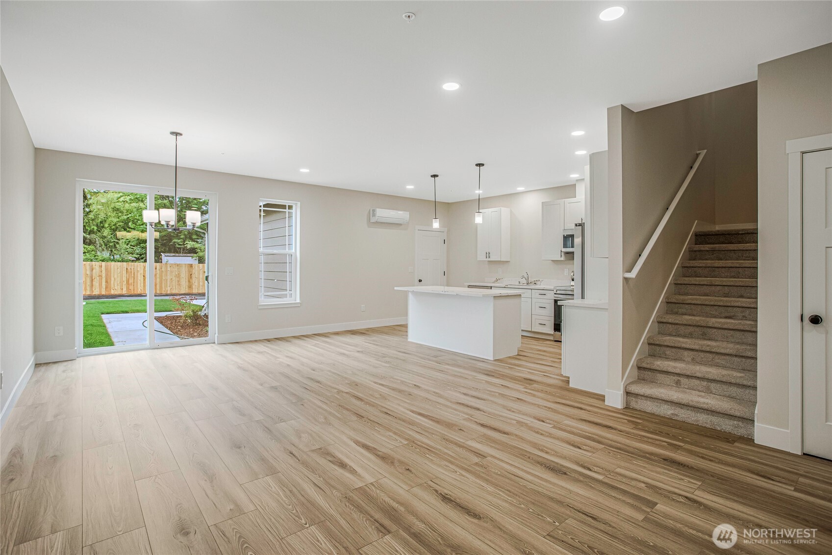 1406 E 51st Street Property Photo 4