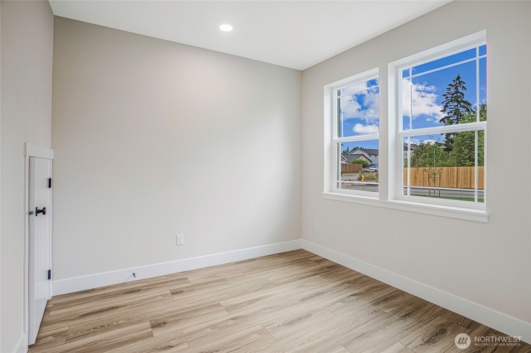 1406 E 51st Street Property Photo 9