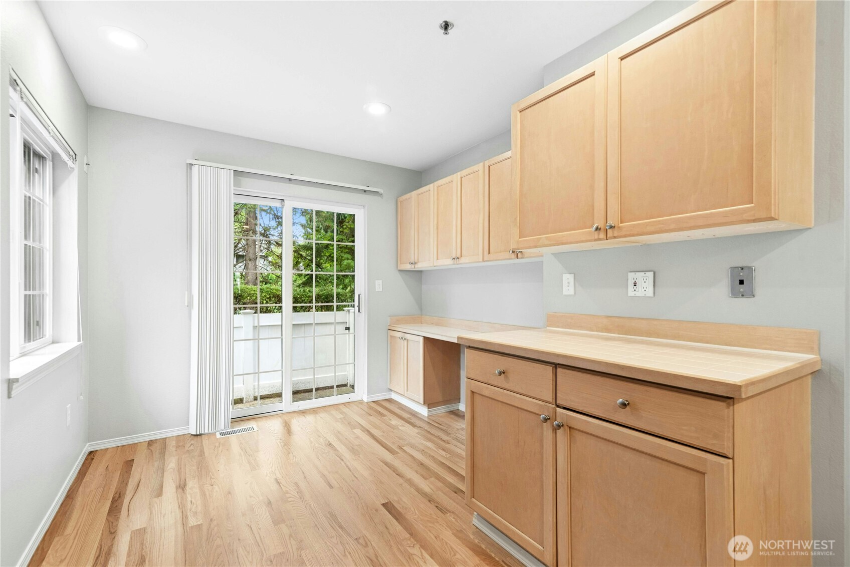 601 12th Avenue E1 Property Photo 23