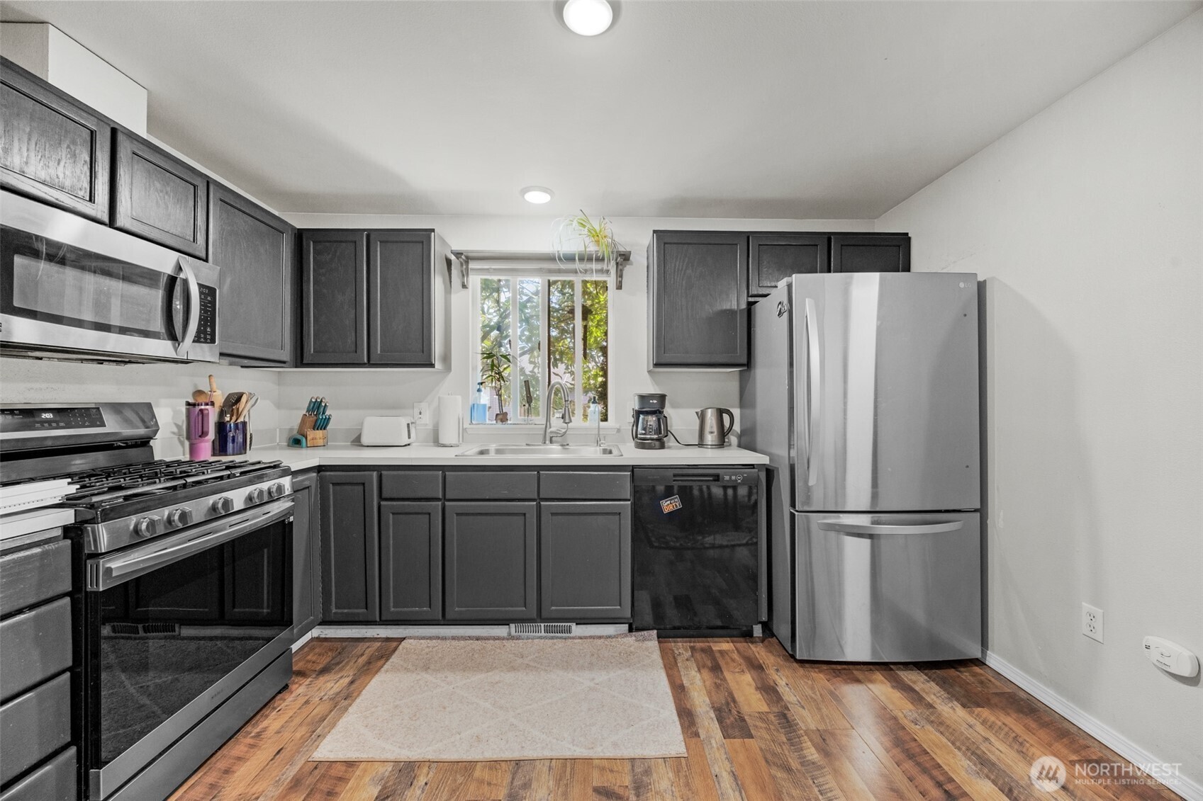 10210 59th Drive Property Photo 3