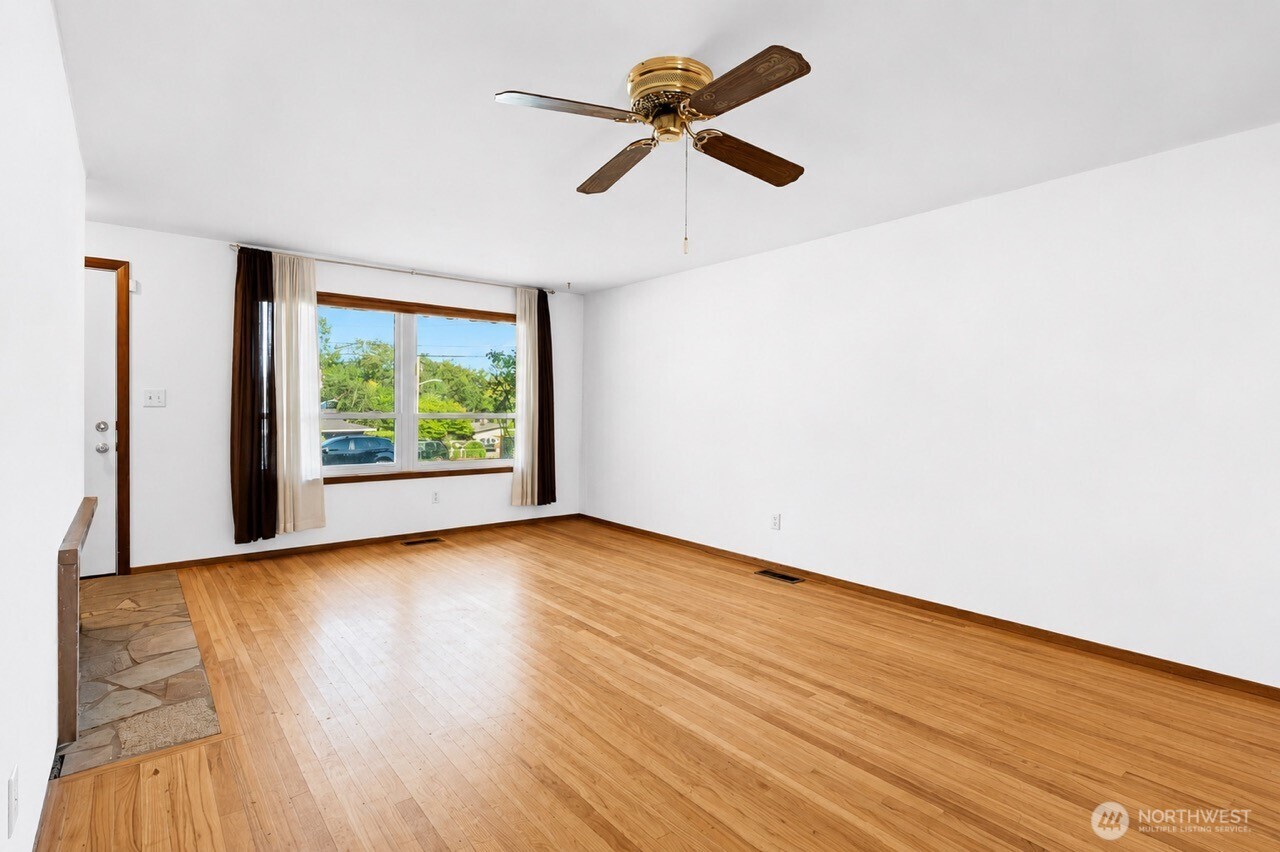 10406 55th Avenue Property Photo 4