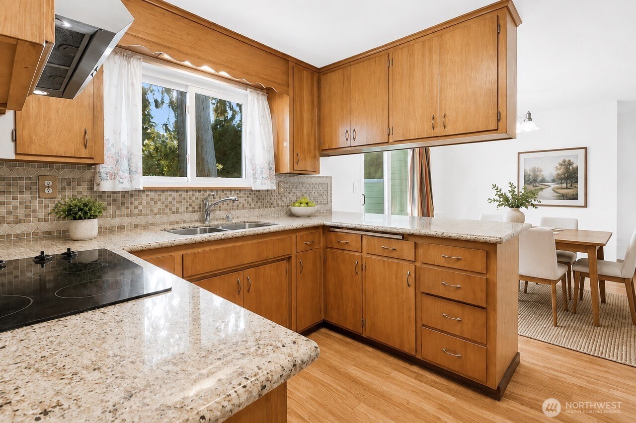 10406 55th Avenue Property Photo 9