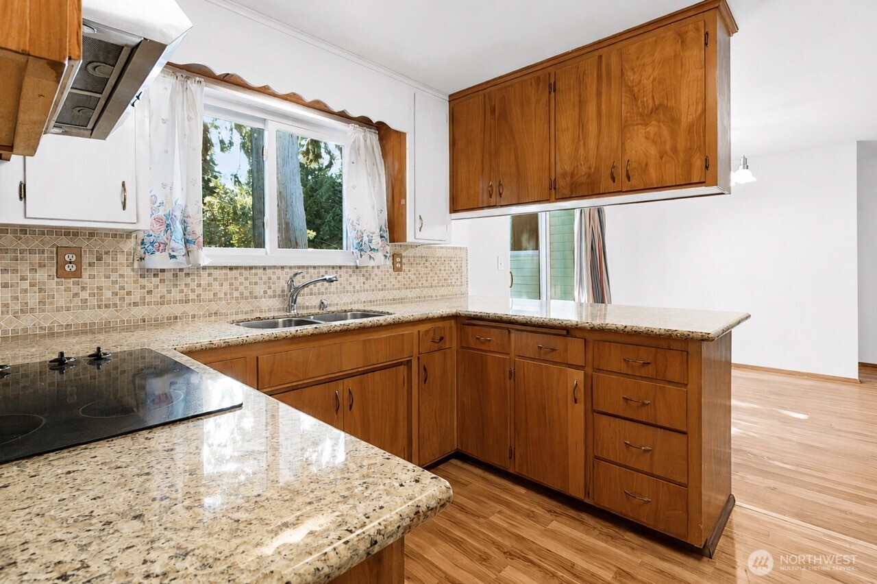 10406 55th Avenue Property Photo 10