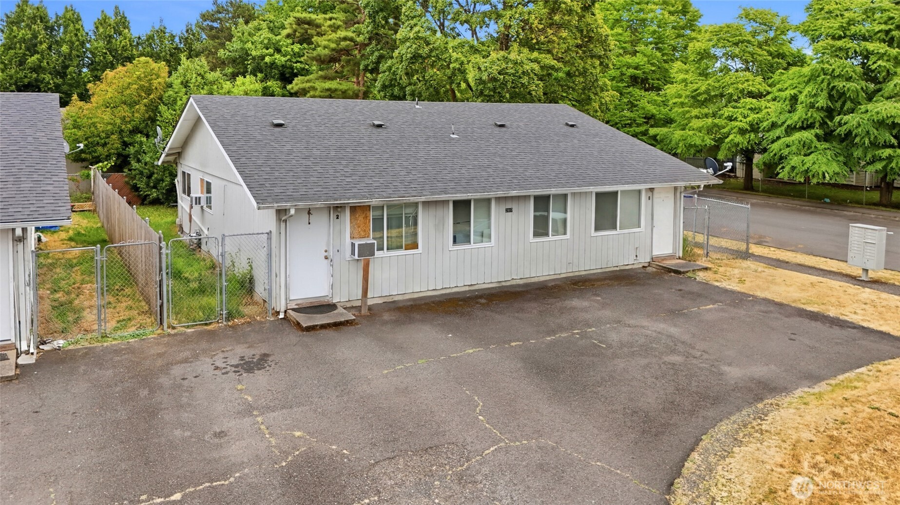 2807 Caples Avenue Property Photo 1