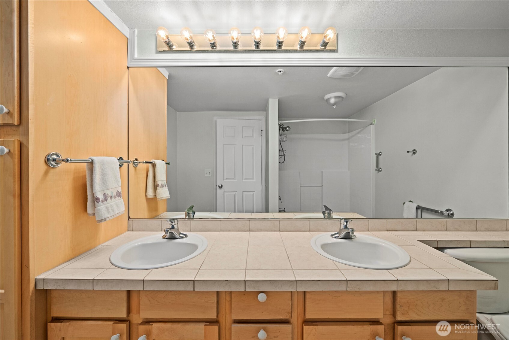 6445 James Avenue B Property Photo 20