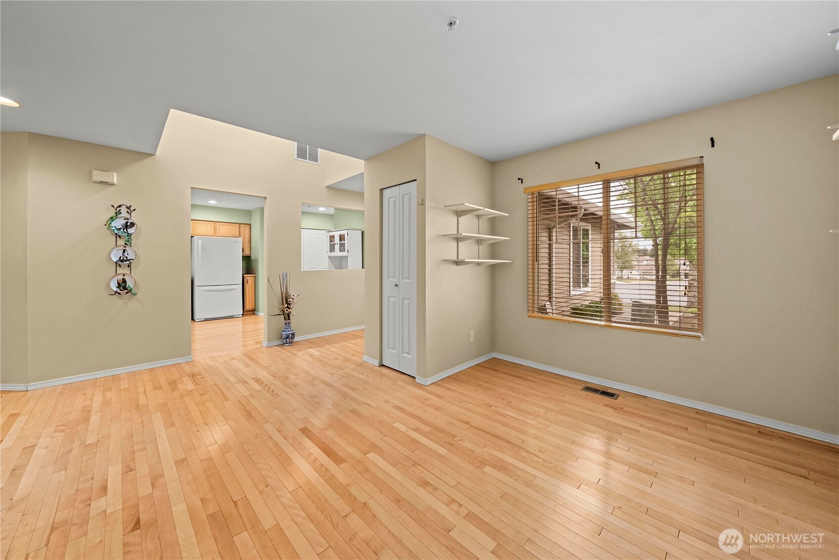 6445 James Avenue B Property Photo 22
