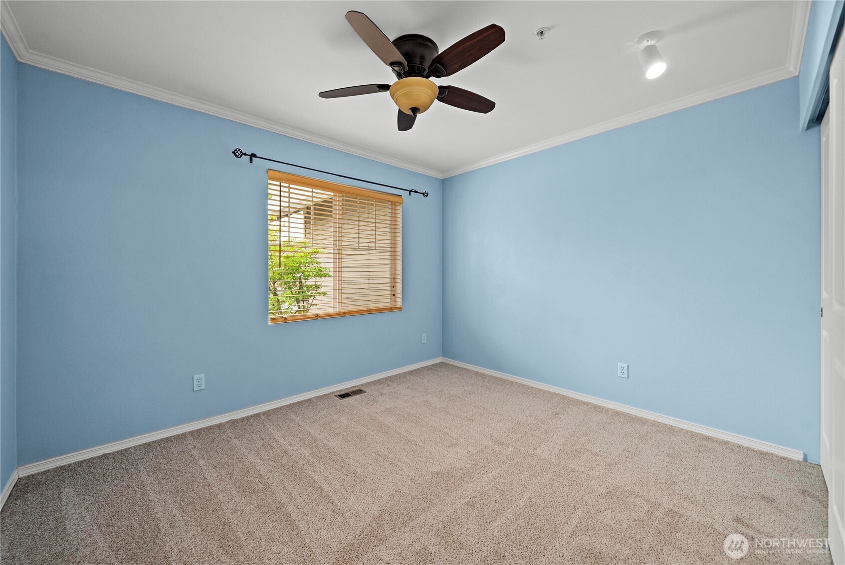 6445 James Avenue B Property Photo 32