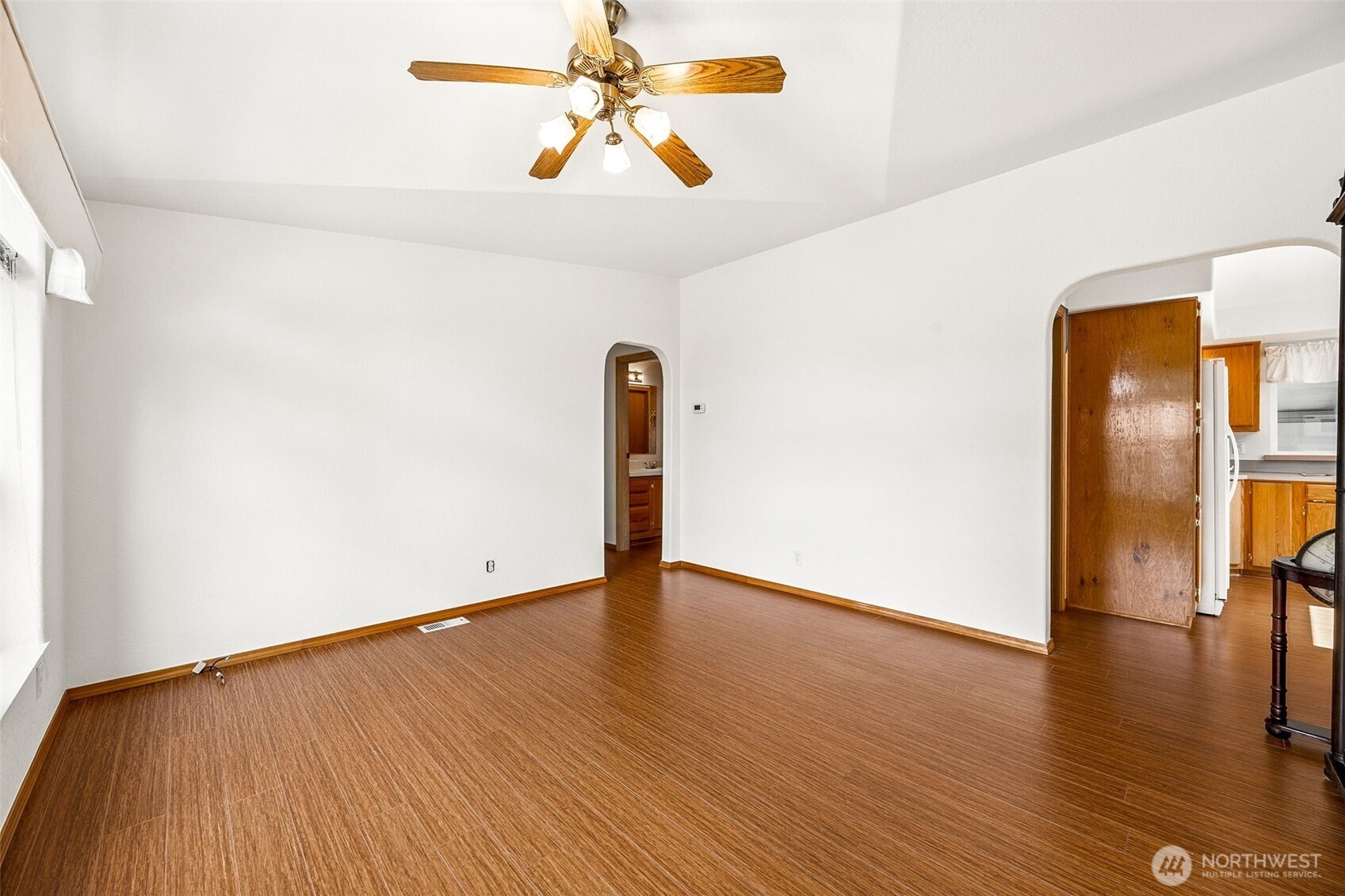 592 Ne Saturn Lane Property Photo 24