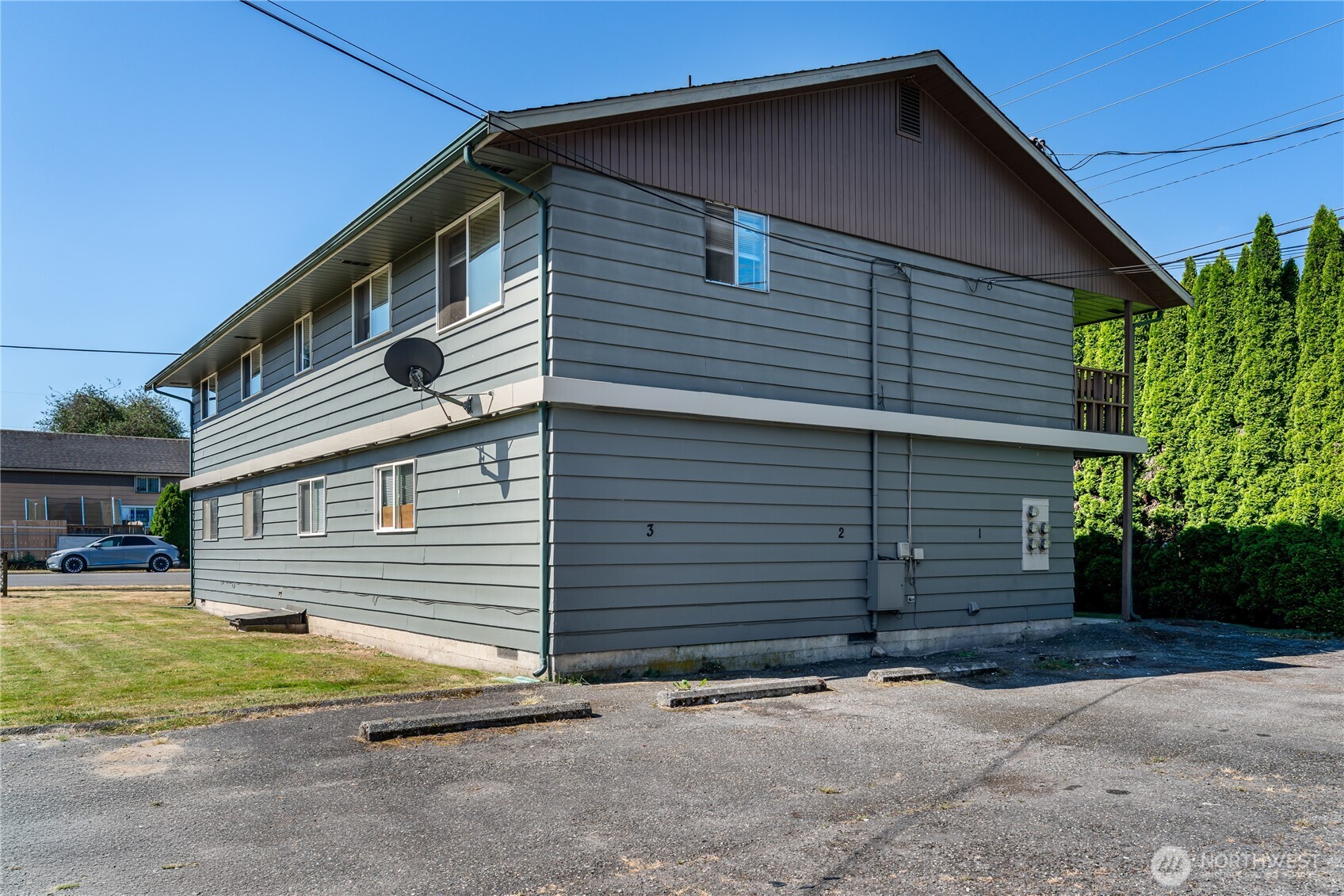 703 Broadway Street Property Photo 8